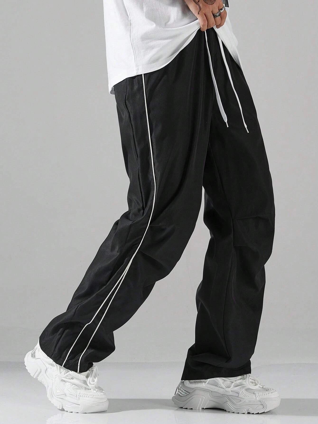 Men's Black Casual Letter Pattern Contrast Piping Drawstring Waist Trousers