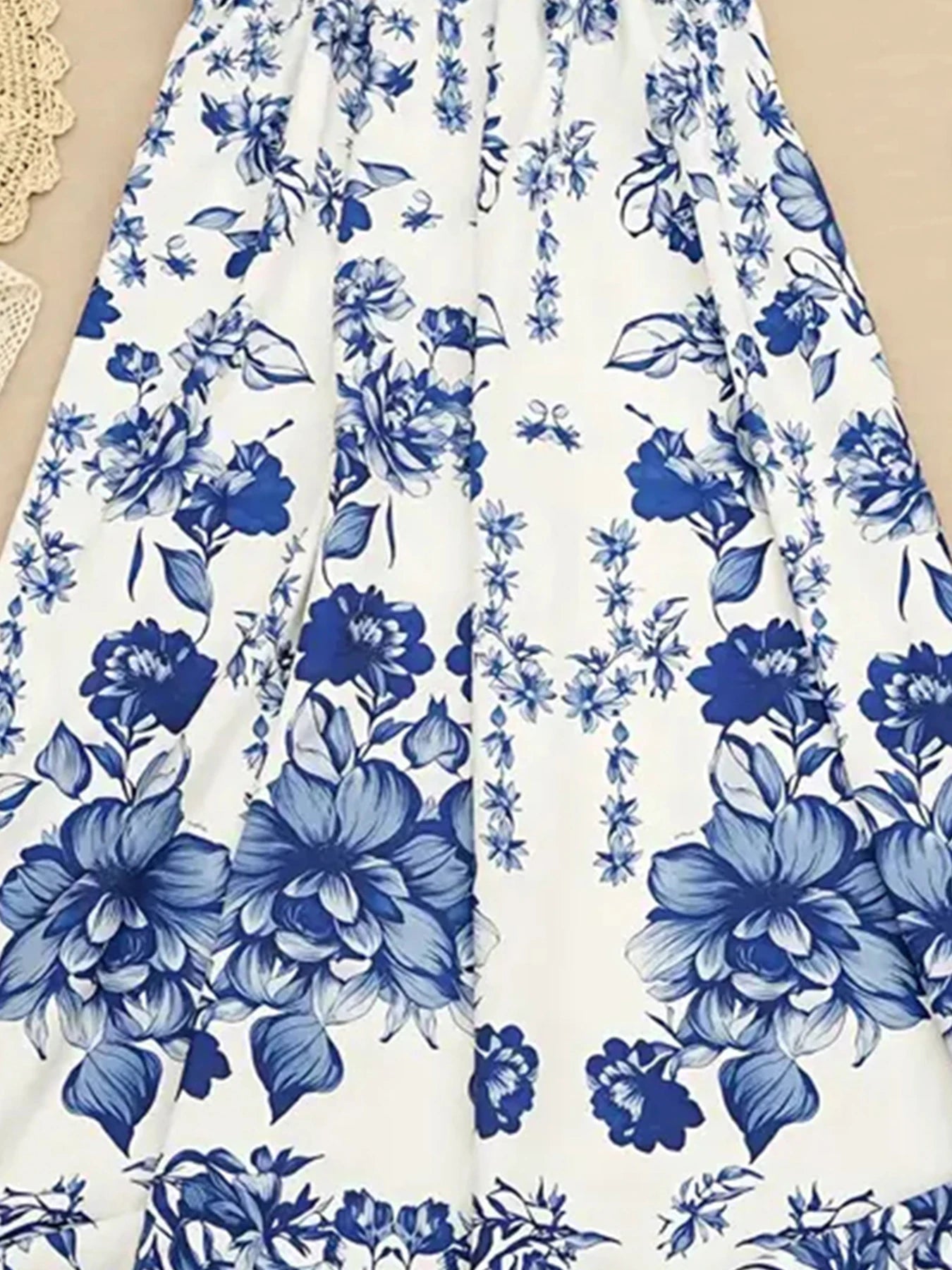 2025 New Blue and White Floral Print Women's Long A-Line Dress, Open Chest Collar and Waist-Cinching Elegant Dress
