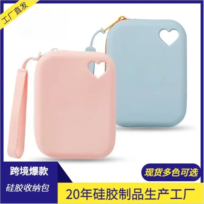 Walking Silicone Dog Treat Pouch Lightweight Portable Snack Pack Attachable Belt Bag